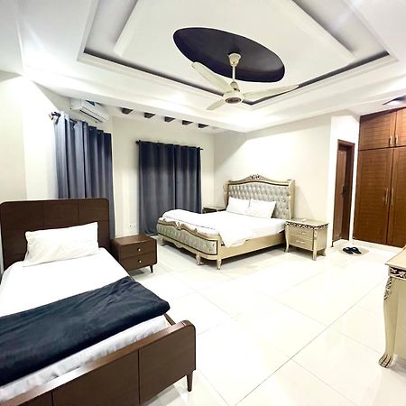 Luxury Apartment Rentals Исламабад Екстериор снимка