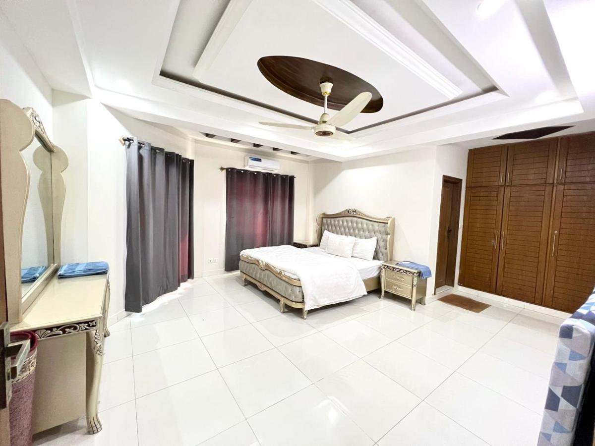 Luxury Apartment Rentals Исламабад Екстериор снимка