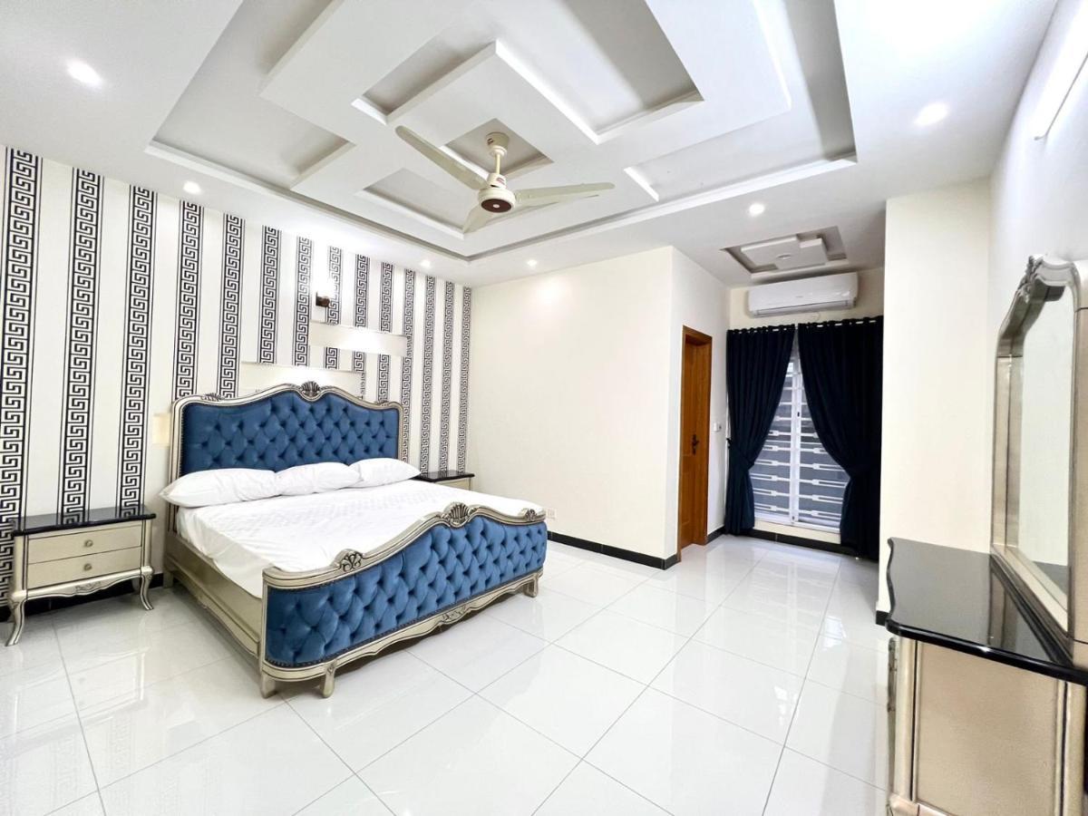 Luxury Apartment Rentals Исламабад Екстериор снимка