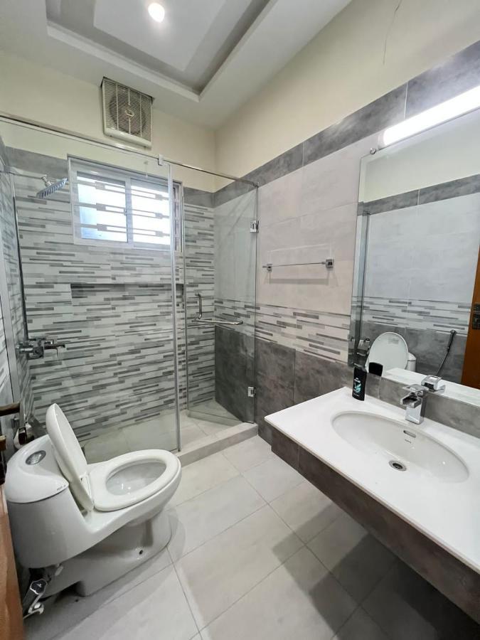 Luxury Apartment Rentals Исламабад Екстериор снимка