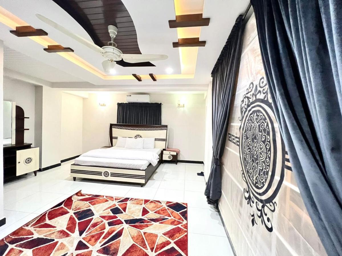 Luxury Apartment Rentals Исламабад Екстериор снимка