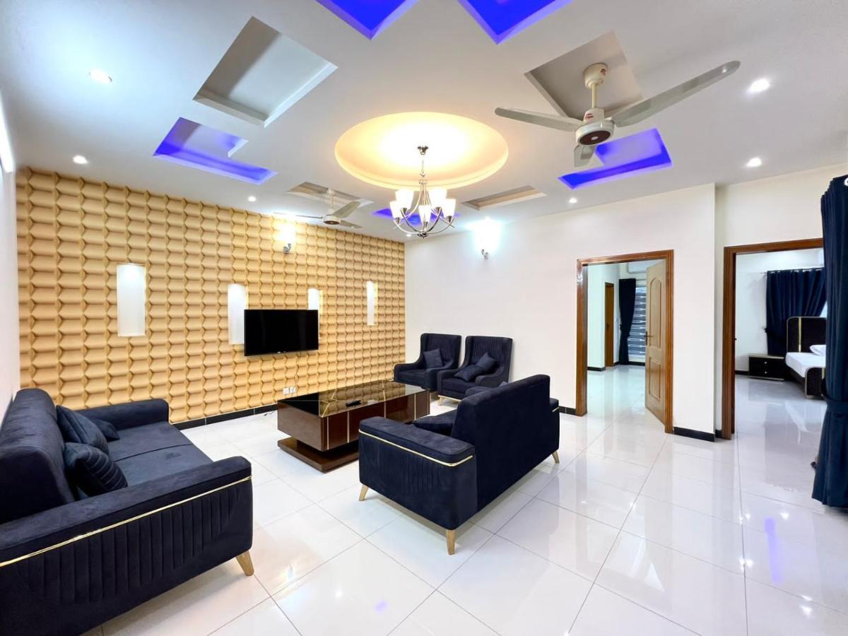 Luxury Apartment Rentals Исламабад Екстериор снимка