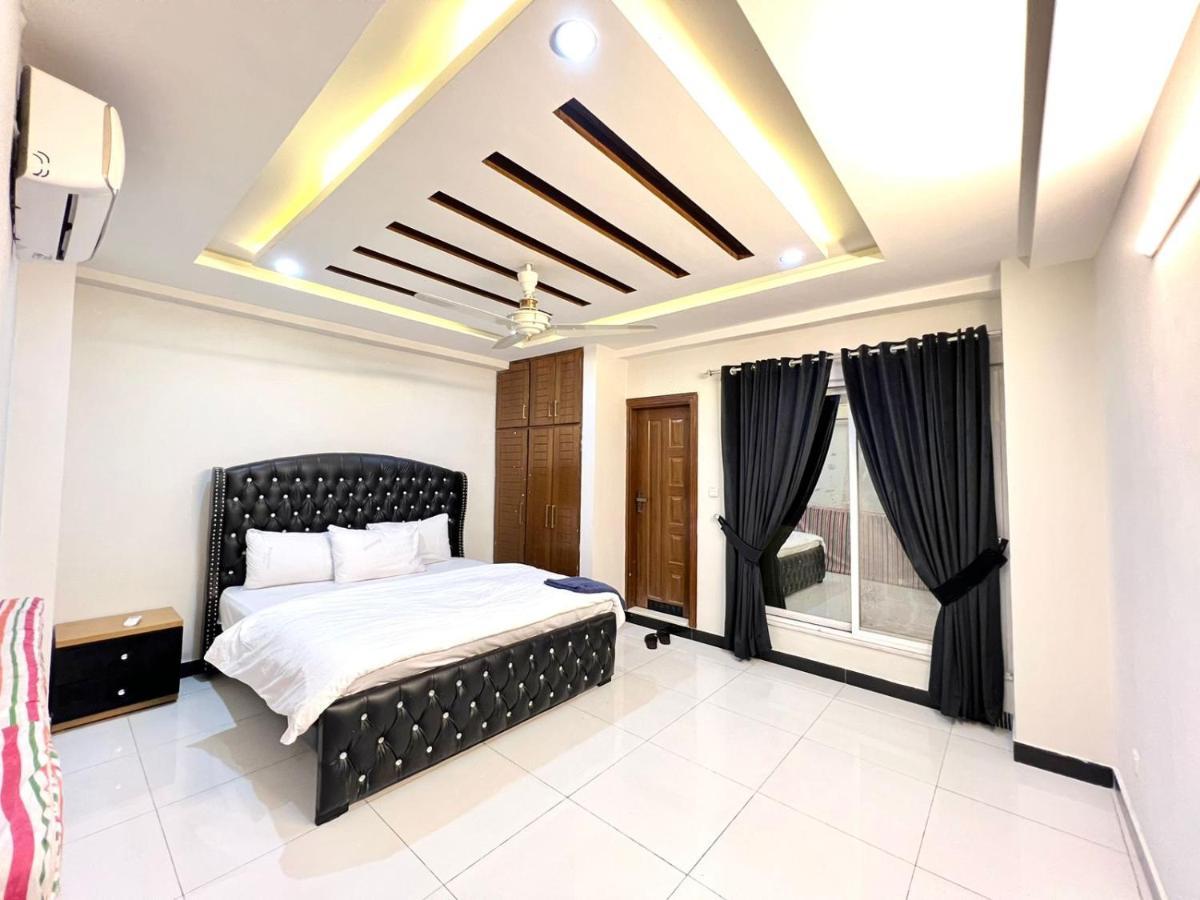 Luxury Apartment Rentals Исламабад Екстериор снимка