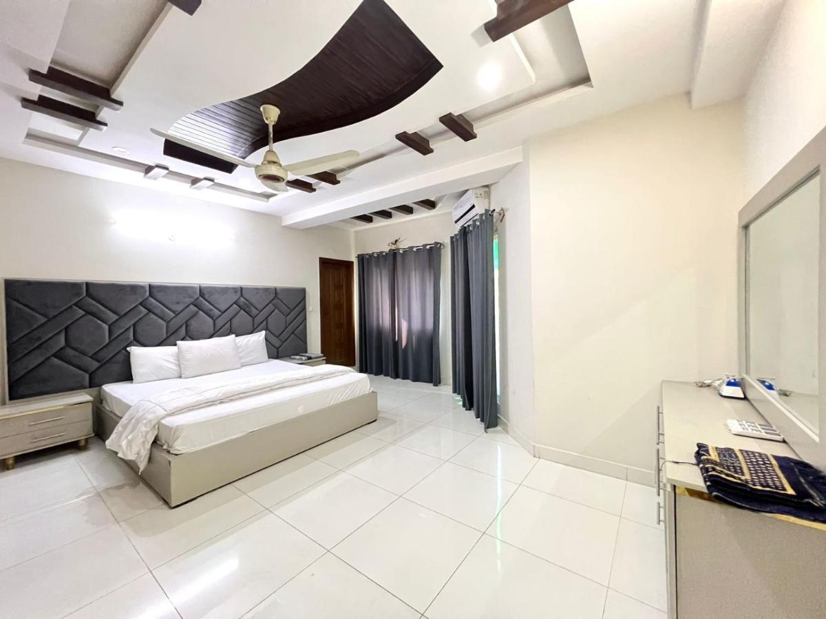Luxury Apartment Rentals Исламабад Екстериор снимка