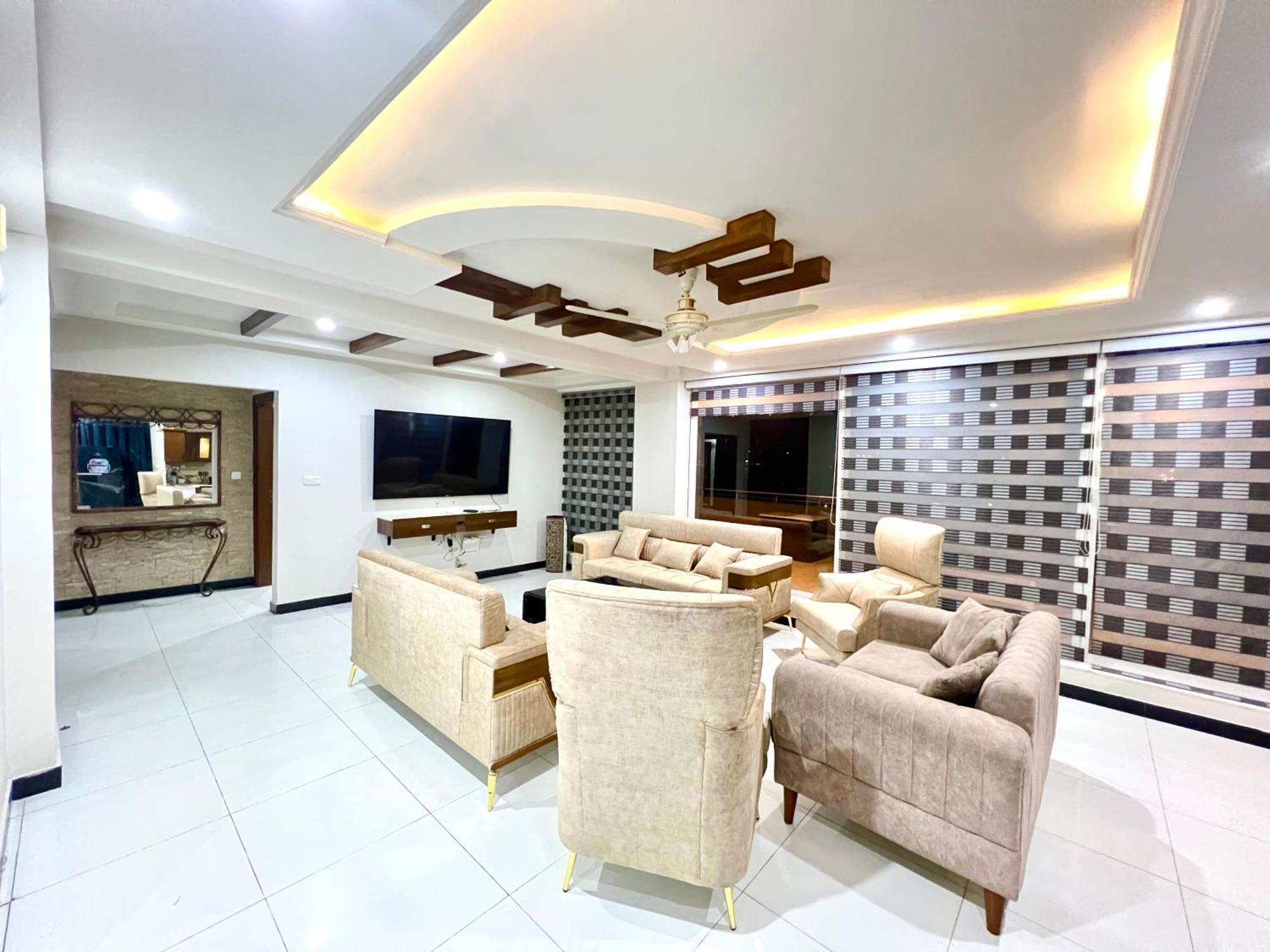 Luxury Apartment Rentals Исламабад Екстериор снимка