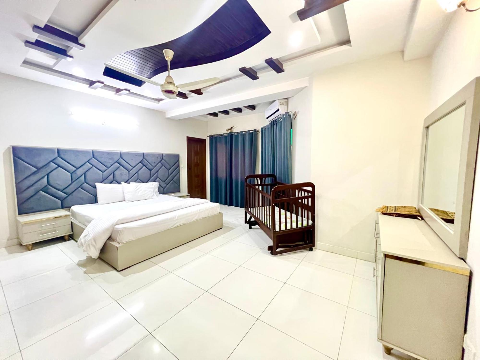Luxury Apartment Rentals Исламабад Екстериор снимка