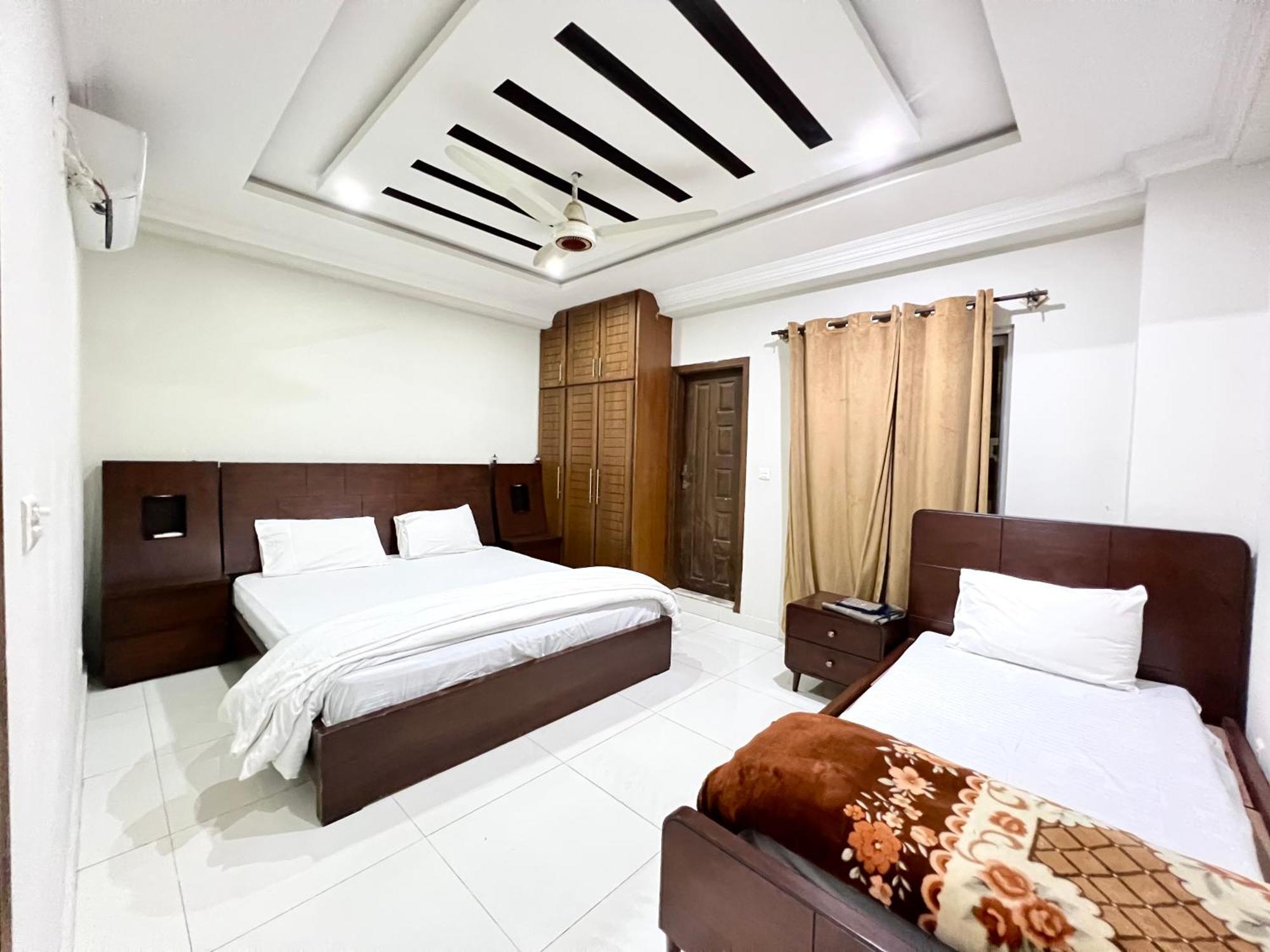 Luxury Apartment Rentals Исламабад Екстериор снимка